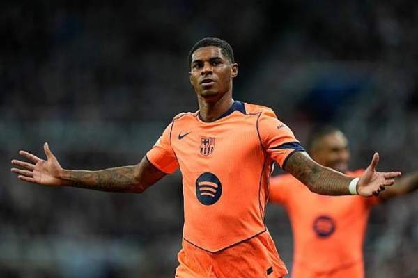 Rashford ghi bàn cho Barcelona