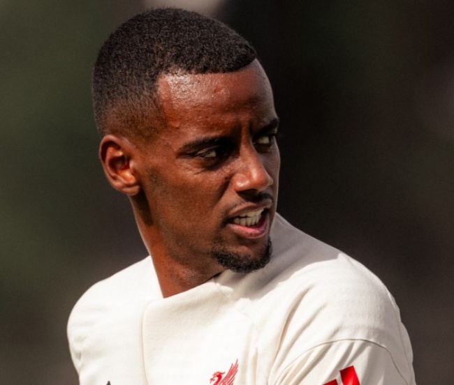 Isak trong màu áo Liverpool.