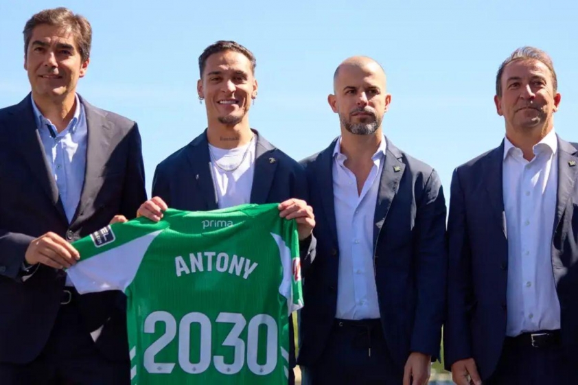 Antony ký hợp đồng 5 năm với Real Betis