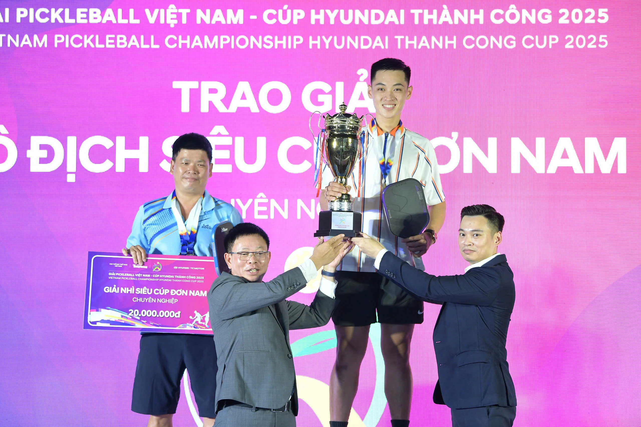 Trương Vinh Hiển thắng lớn ở giải pickleball Việt Nam 2025- Ảnh 1.