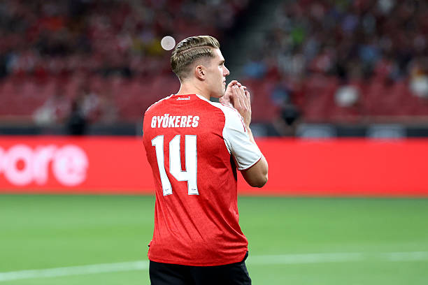 Viktor Gyokeres thi đấu cho Arsenal