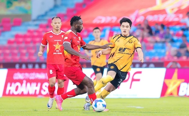 Thanh Hóa gặp khó khăn cả trong lẫn ngoài sân cỏ