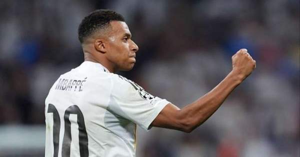 Kylian Mbappe ghi bàn cho Real Madrid