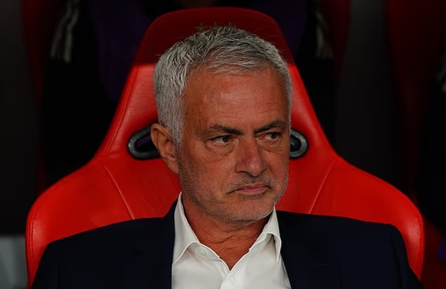 Mourinho có cuộc chạm trán đầy cảm xúc với CLB cũ
