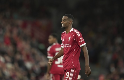 Isak đã có màn ra mắt Liverpool ở Champions League.