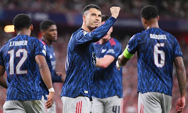Martinelli ghi bàn cho Arsenal
