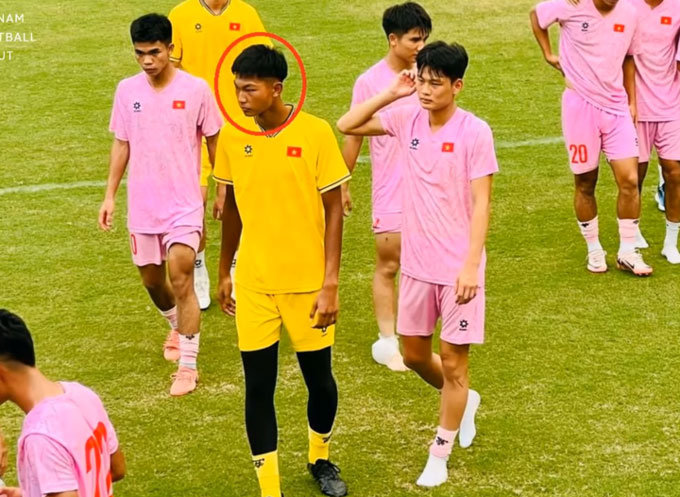Nhật Ka trong buổi tập cùng U20 Việt Nam