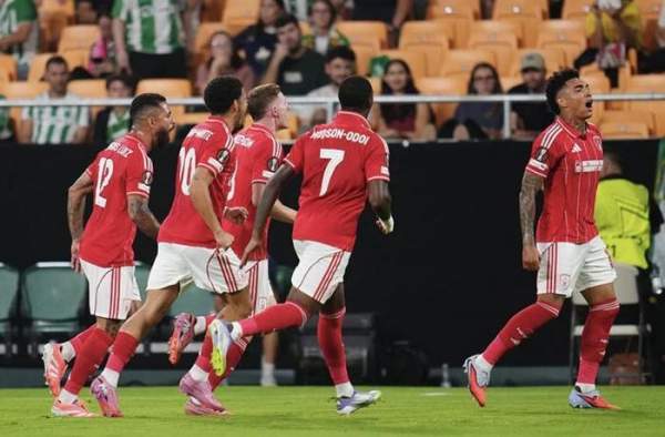 Igor Jesus ghi bàn đầu tiên cho Nottingham Forest