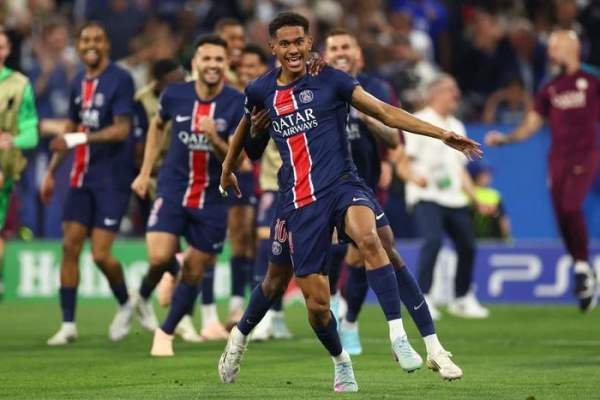 Các cầu thủ PSG ăn mừng chiến thắng