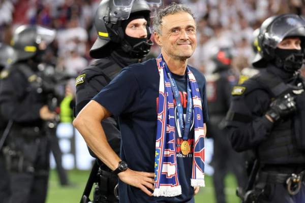 Luis Enrique cùng PSG