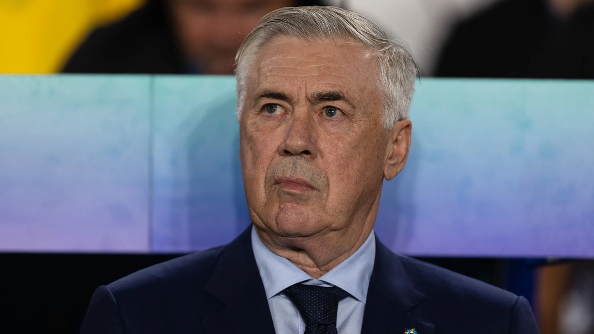 Carlo Ancelotti trong trận đấu