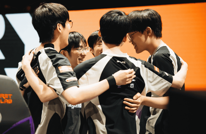 Trận đấu giữa JDG và AL tại vòng Playoffs LPL 2025