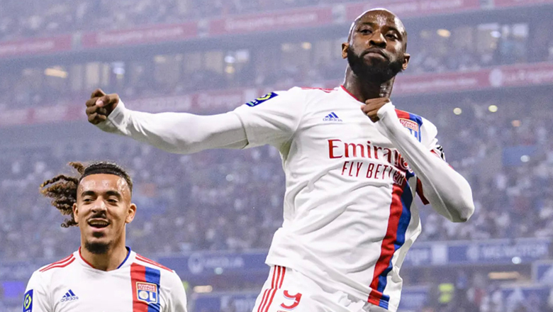 Lyon được PSG cứu giúp duy trì suất thi đấu ở Ligue 1
