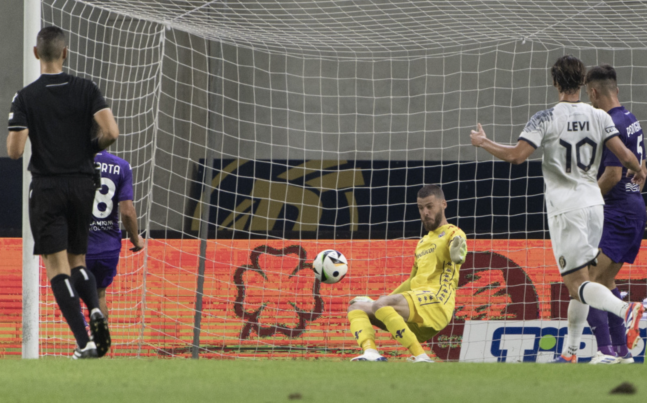 David de Gea tỏa sáng trong màu áo Fiorentina với 9 pha cứu thua