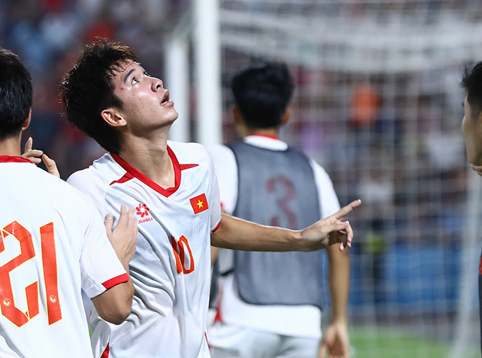 Văn Thuận ghi bàn cho U23 Việt Nam