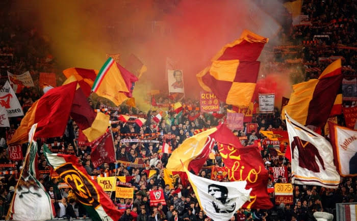 Cổ động viên AS Roma nhiệt huyết
