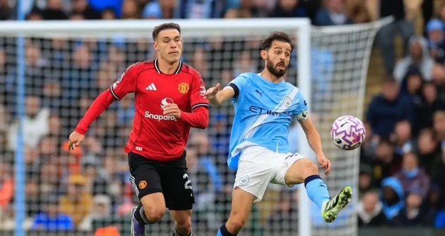 Ugarte thi đấu nhạt nhòa trước Man City