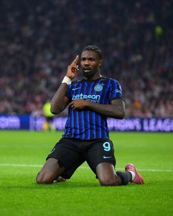 Marcus Thuram ghi bàn bằng đầu