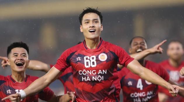Việt Anh phải nghỉ thi đấu từ 3-4 tuần. Việt Anh phải nghỉ thi đấu từ 3-4 tuần.