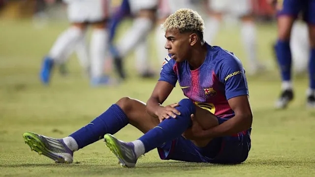 Lamine Yamal thi đấu cho Barcelona