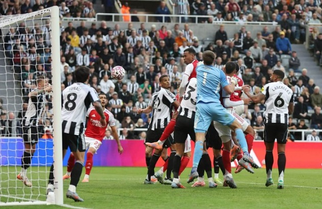 Gabriel giúp Arsenal có 3 điểm trọn vẹn. da