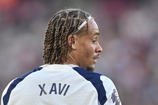 Simons trong màu áo Tottenham.