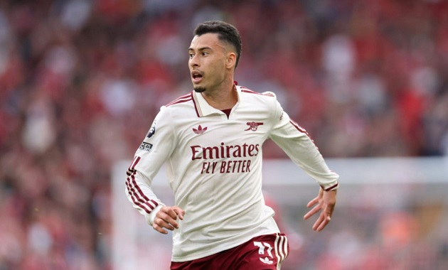 Martinelli thi đấu bên phía Arsenal