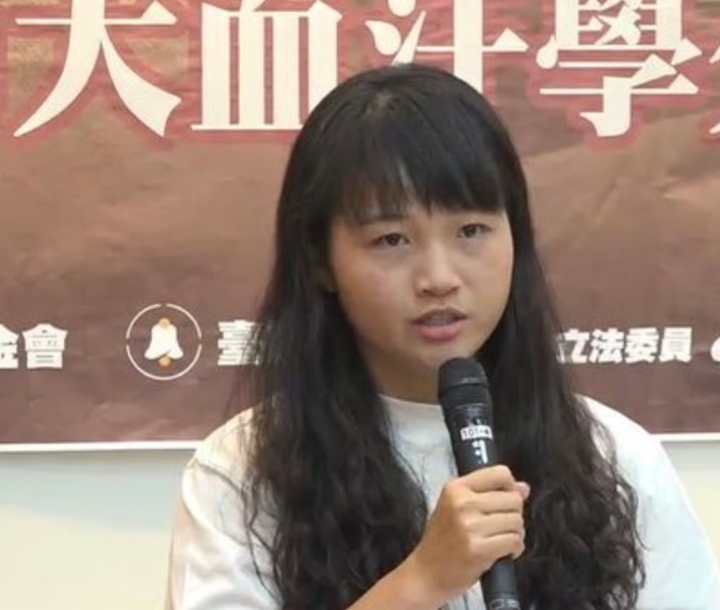 Một sinh viên tố cáo công khai bà Chou