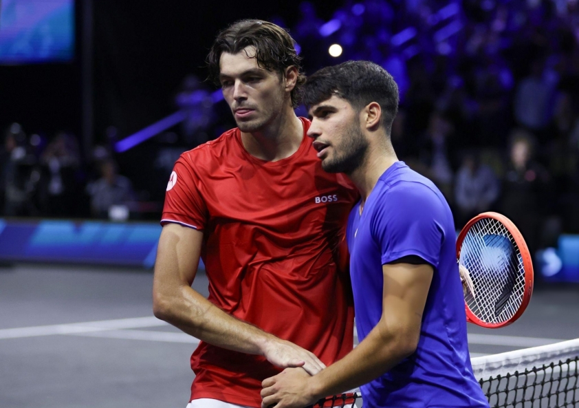 Carlos Alcaraz và Taylor Fritz trên sân Chase Center