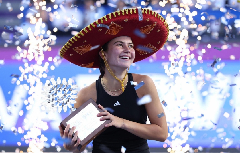 Iva Jovic ăn mừng sau chức vô địch WTA Tour đầu tiên