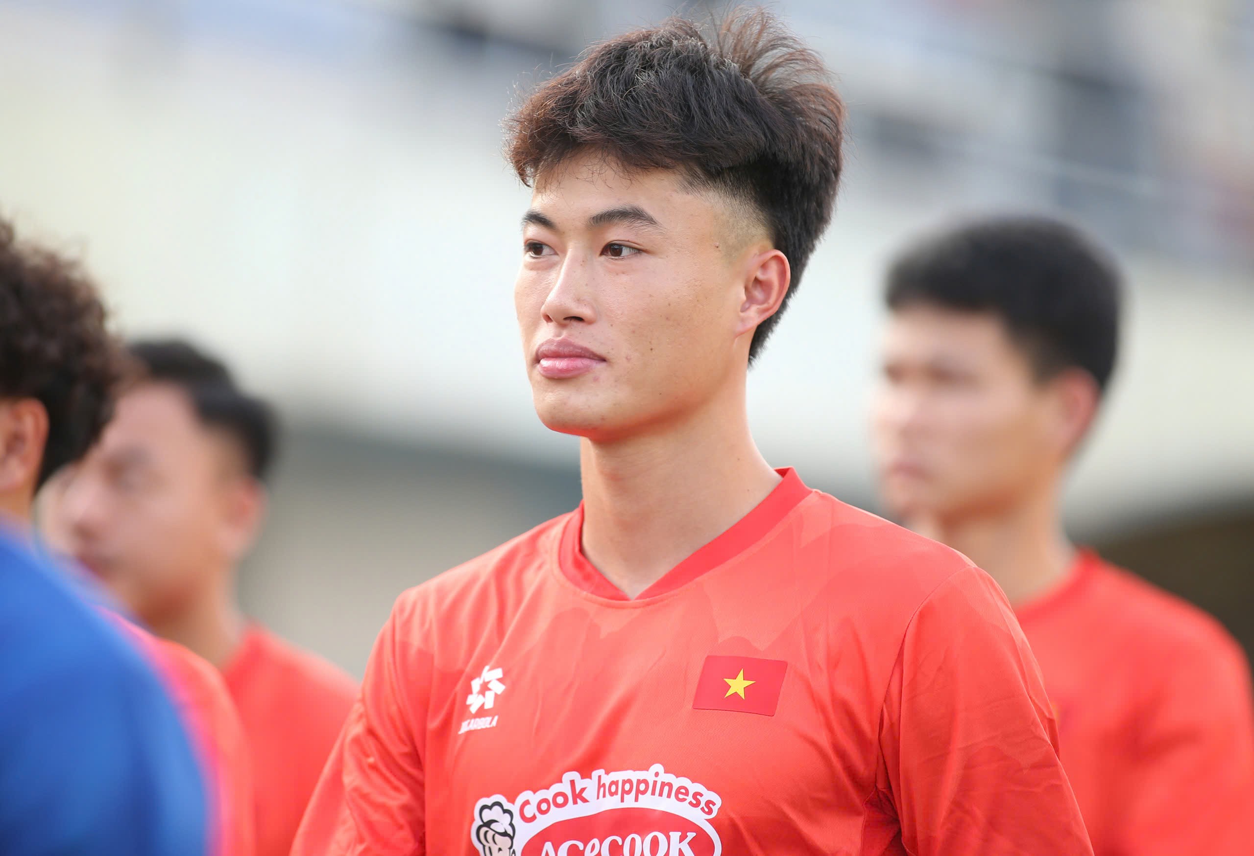 Tiền vệ Nguyễn Văn Trường thi đấu cho U23 Việt Nam