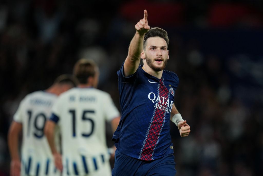Khvicha Kvaratskhelia ăn mừng bàn thắng cùng đồng đội tại PSG