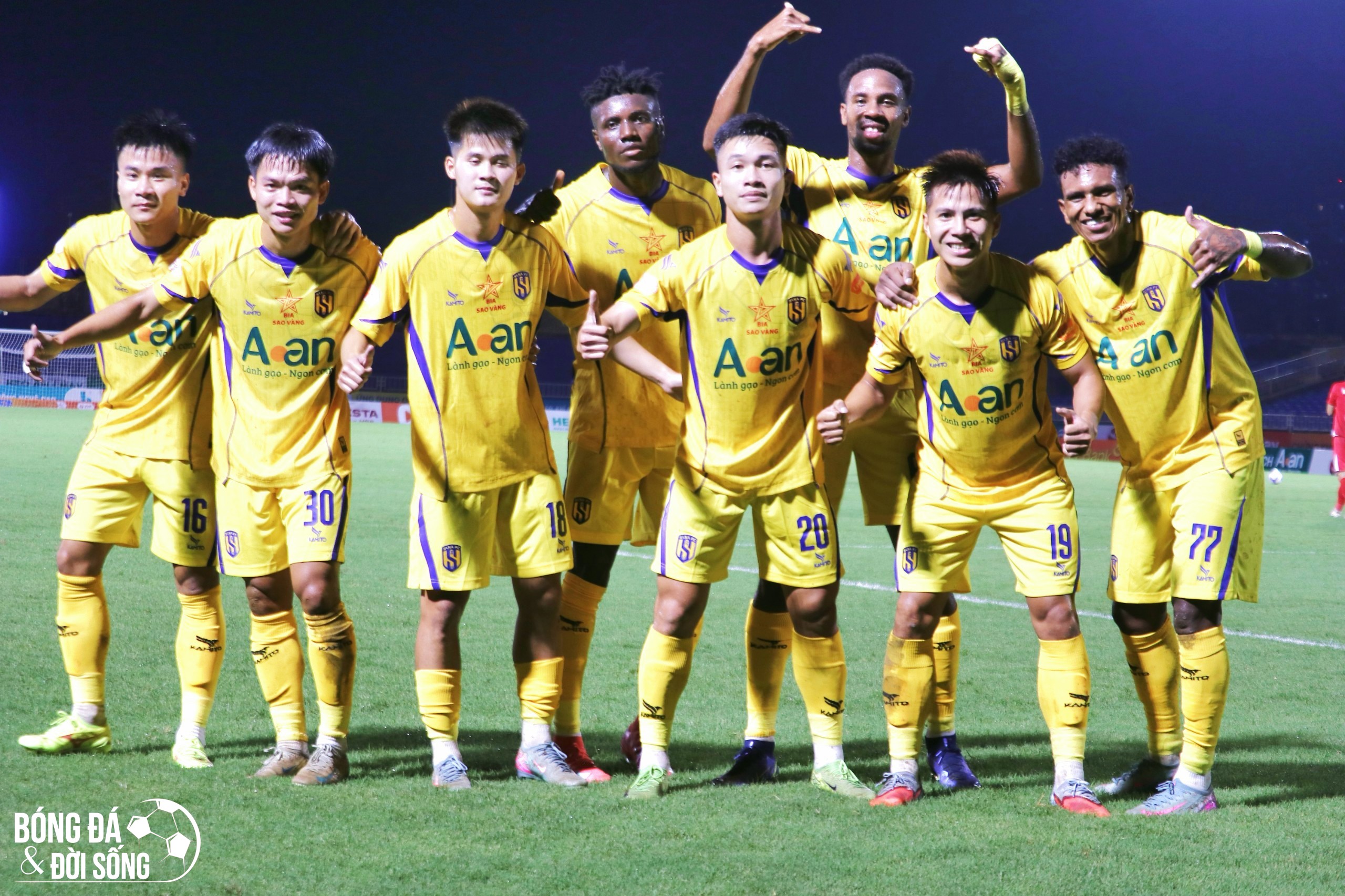 Sông Lam Nghệ An có 4 điểm sau 5 vòng đấu. SLNA trên bảng xếp hạng V.League