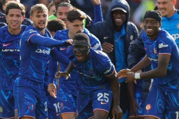 Chelsea giành vé Champions League