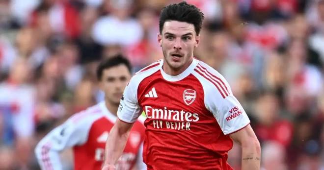 Declan Rice thi đấu trên sân