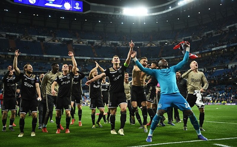 Ajax thắng Real Madrid 4-1 tại Bernabeu