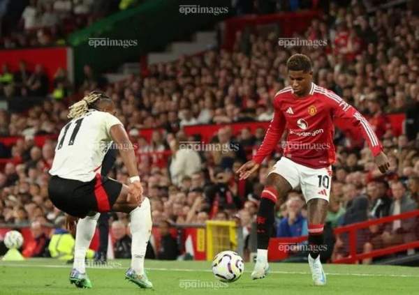 Cổ động viên MU tiếc nuối vì mất Rashford
