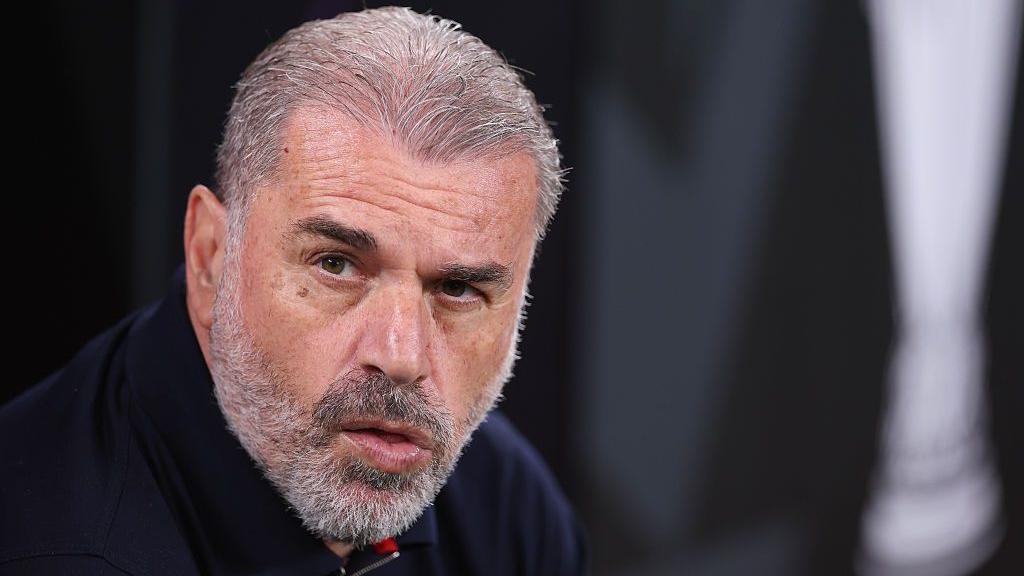 HLV Ange Postecoglou trong trận đấu