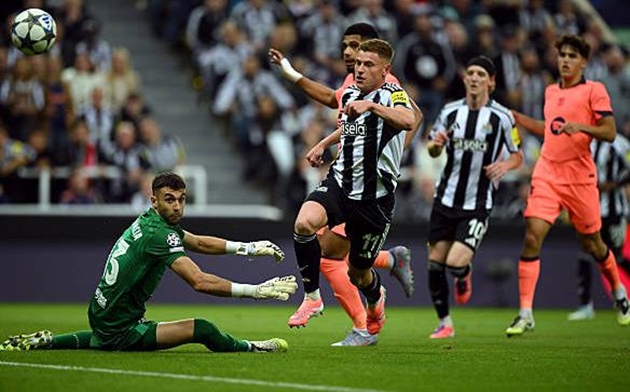 Joan Garcia gây ấn tượng trong trận đấu với Newcastle United. Joan Garcia gây ấn tượng trong trận đấu với Newcastle United.