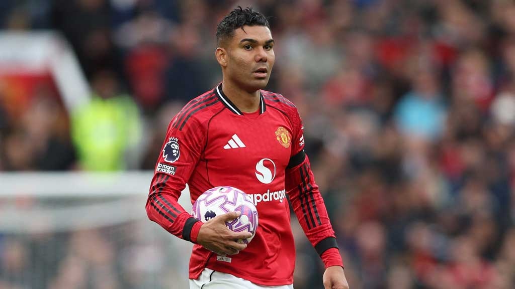 Casemiro thi đấu cho Man United