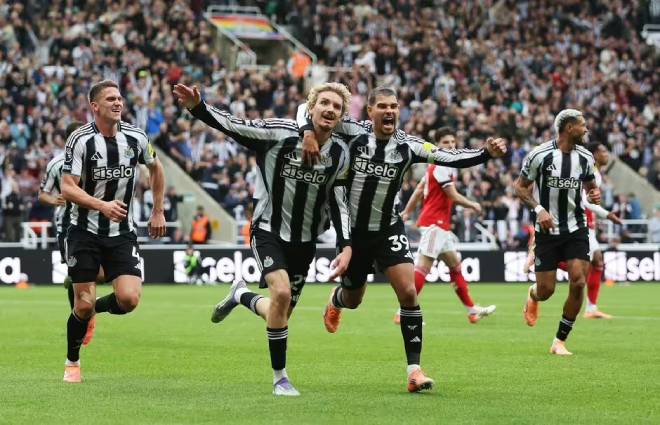 Tiền đạo Woltemade thi đấu cho Newcastle