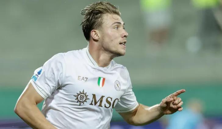 Hojlund sẵn sàng ra sân trước Como. Hojlund sẵn sàng ra sân trước Como.