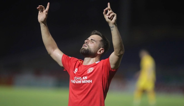 Peter Makrillos đánh giá cao lối chơi trực diện của V-League. Peter Makrillos đánh giá cao lối chơi trực diện của V-League.