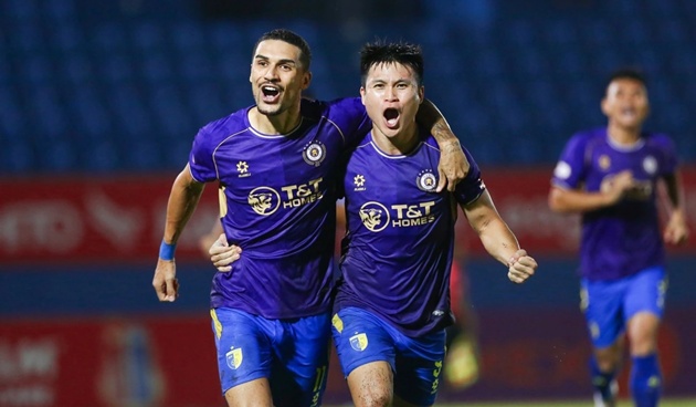 Hà Nội thi đấu sôi động với Kewell