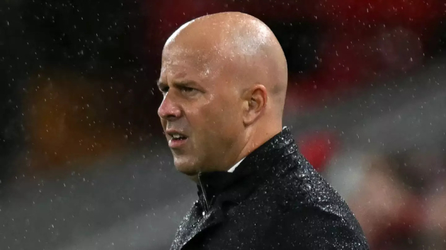 Arne Slot cùng Liverpool trên sân Anfield