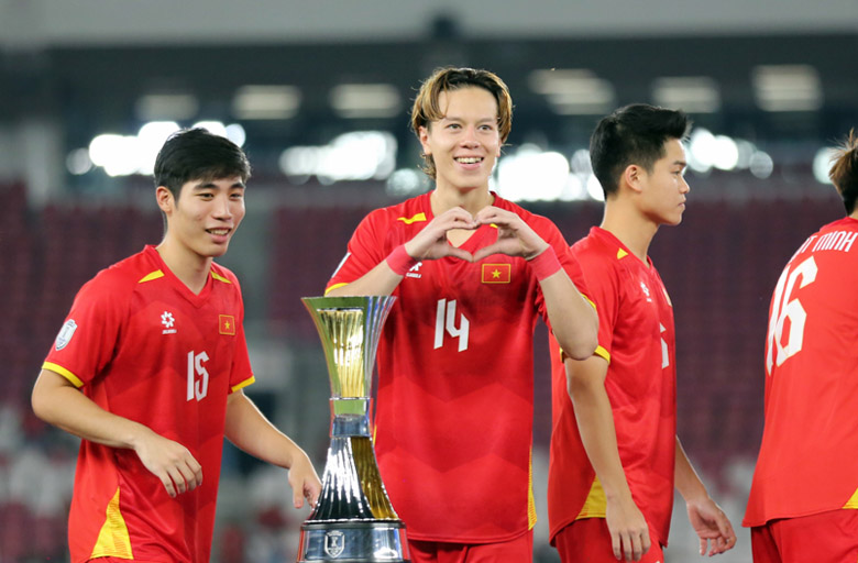 HLV Kim Sang Sik được truyền thông Hàn Quốc ca ngợi với chức vô địch cùng U23 Việt Nam - Ảnh 2 HLV Kim Sang Sik được truyền thông Hàn Quốc ca ngợi với chức vô địch cùng U23 Việt Nam