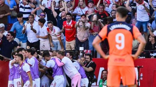 Barca thua Sevilla 1 - 4