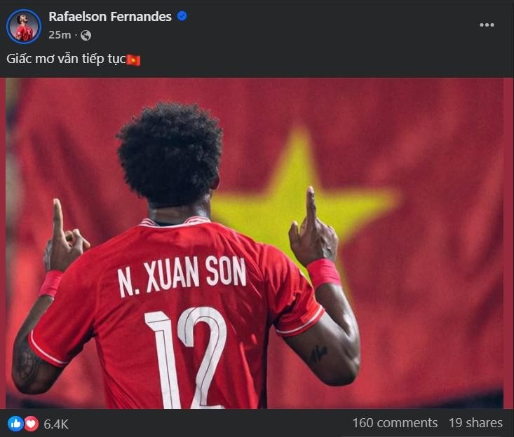 Tiền đạo Xuân Son khoác áo tuyển quốc gia