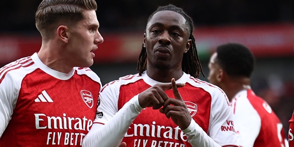 Arsenal toàn diện trên sân Arsenal tấn công và phòng ngự xuất sắc