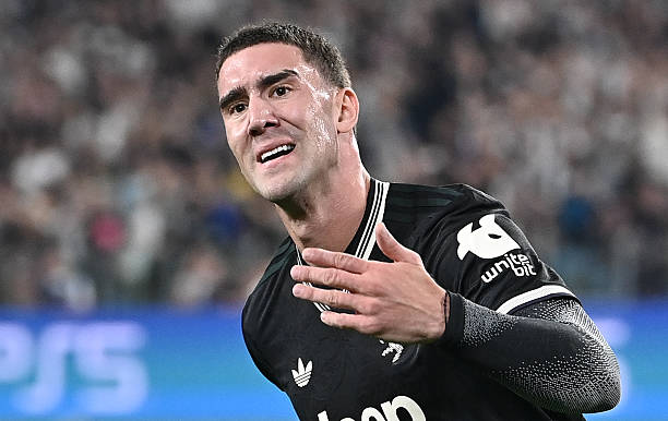 Dusan Vlahovic thi đấu cho Juventus